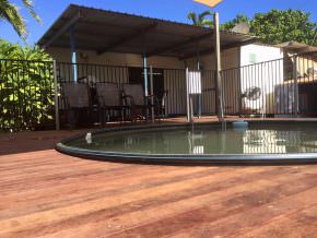 king-ash-bay-lodge-pool